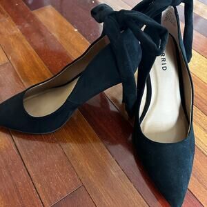 Torrid Black Suede Bow Pointed Toe Pumps Holiday Party Heels 8W Wide 3” High